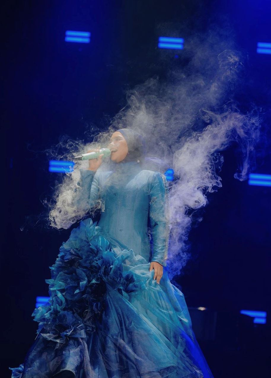 aina abdul belanja lebih setengah juta ringgit hanya untuk baju dan mikrofon