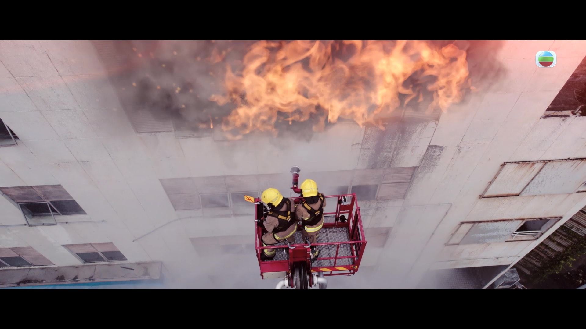 📺港剧《新闻女王》第二大型案件“活化工厦四级大火”❗花7天拍摄 动用大量真消防员🔥