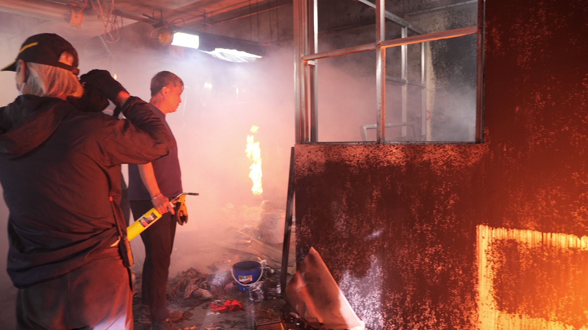 📺港剧《新闻女王》第二大型案件“活化工厦四级大火”❗花7天拍摄 动用大量真消防员🔥