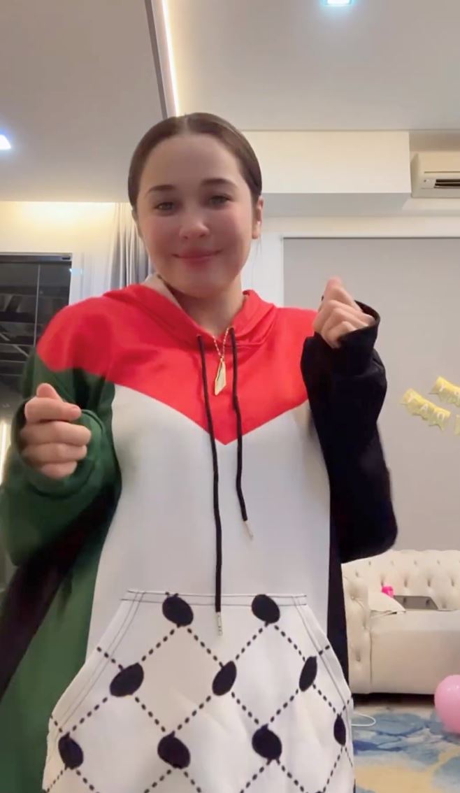 emma maembong ditegur tak sensitif gelek pakai hoodie corak bendera palestin