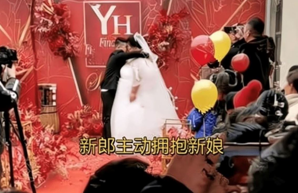 “i love her!” groom in china stands up against wedding guests' cruel remarks towards bride!