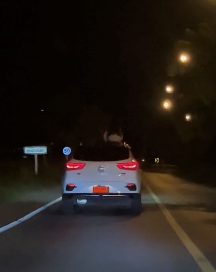 kelibat pontianak jelas atas kereta nyaris akibatkan kemalangan [video]