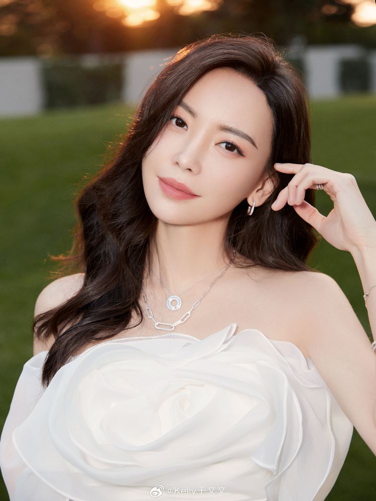 失恋女孩偶遇于文文❗直接唱《前任4》主题曲《何必》安慰对方🔥