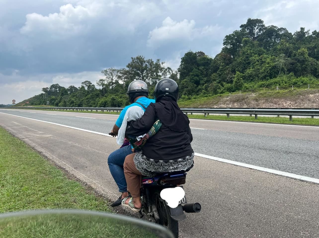 lima beranak di terengganu redah 200km ke tempat kerja naik satu motor