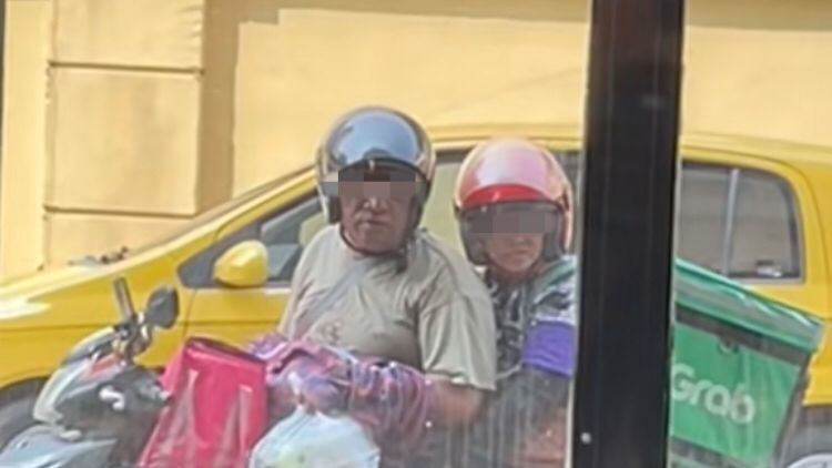 netizen luah sebak lihat warga emas jadi penghantar makanan