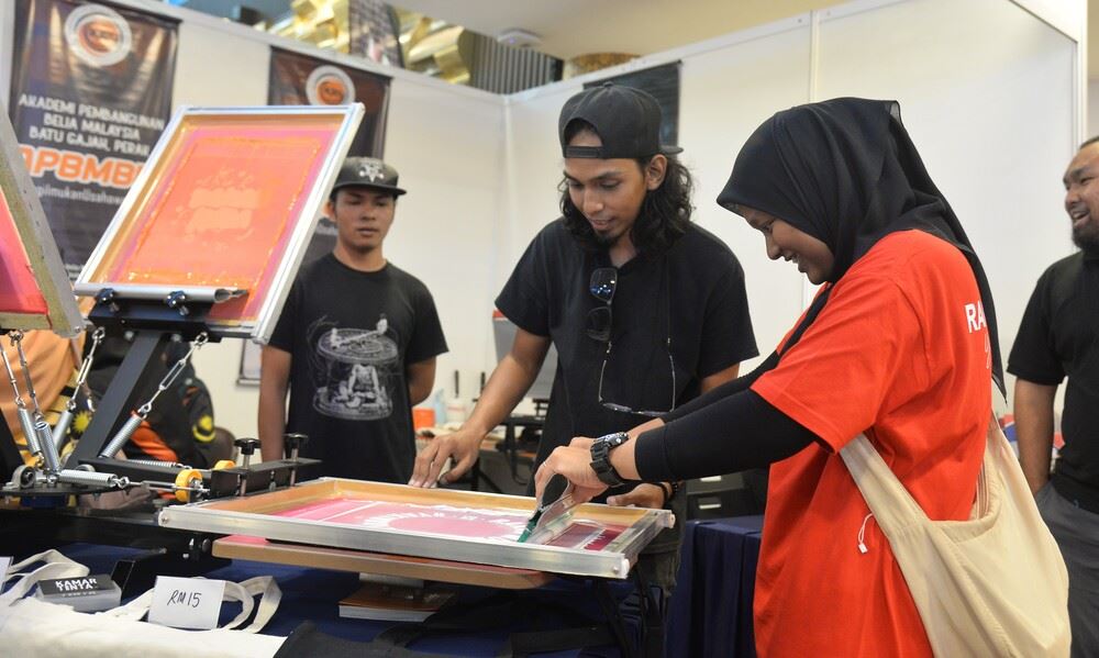 A couple of people doing an activity