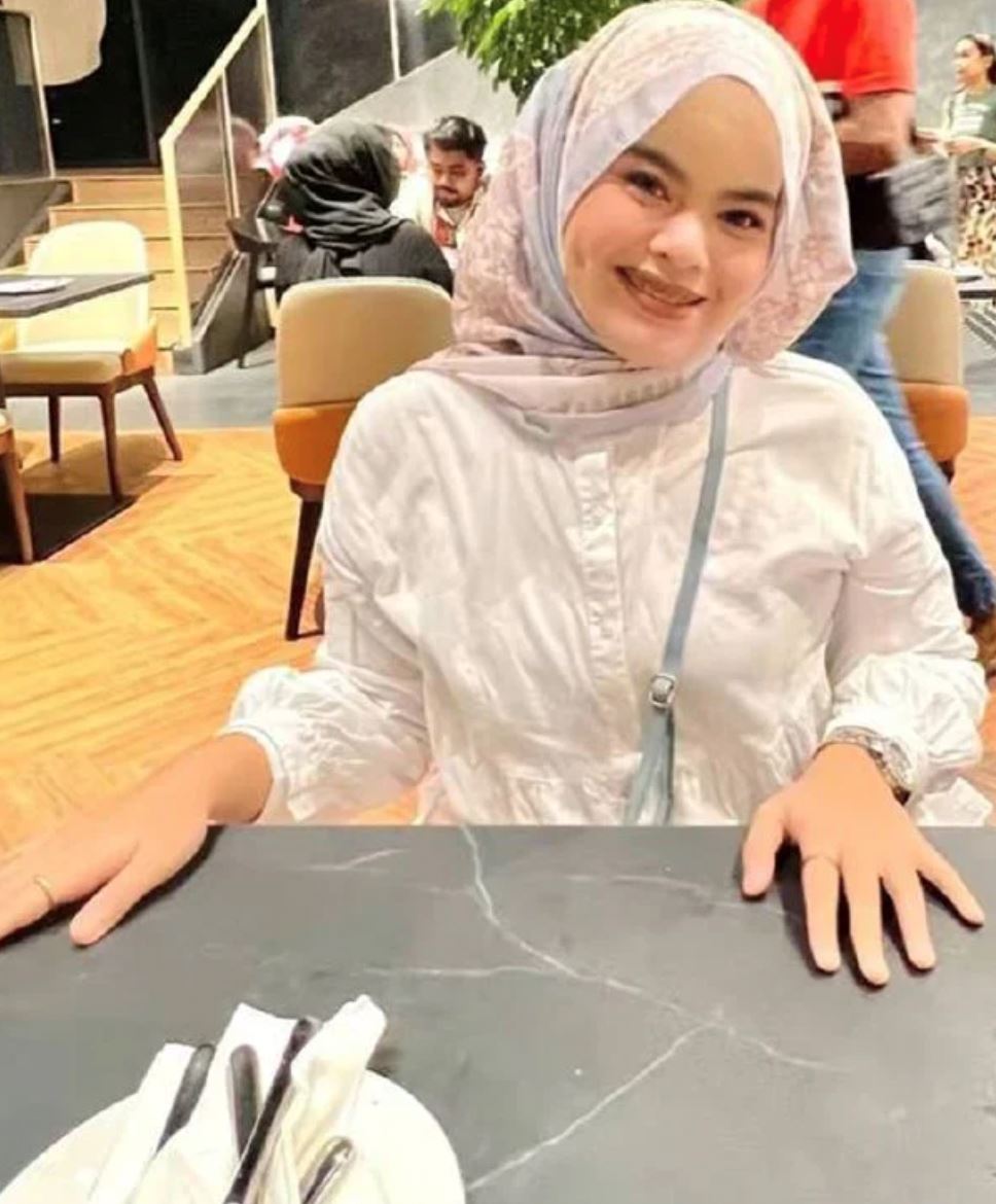 malaysian woman shares remarkable 80kg weight loss journey following high school bullying