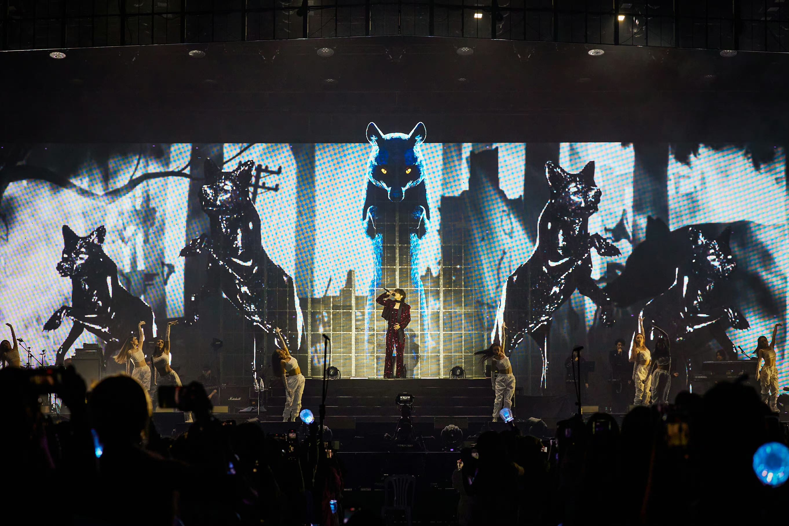 蔡徐坤演唱会首唱新歌《spotlight》❗鼓励粉丝勇敢追梦✨