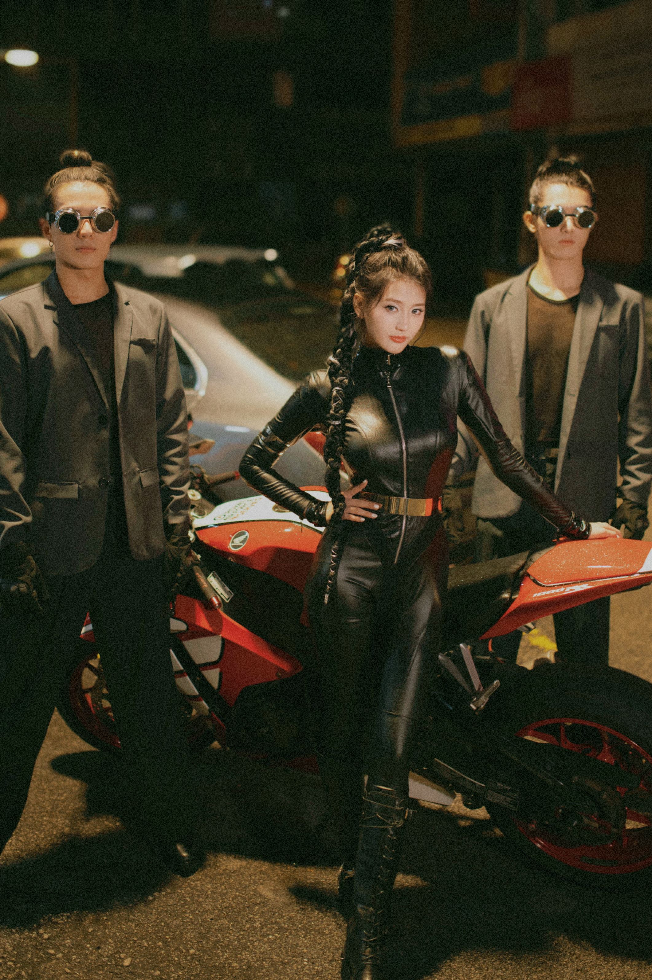 创作歌手朱主爱亲身打造全新动感舞曲《speeding love》🌟在极速奔驰中找寻人生本质🔥