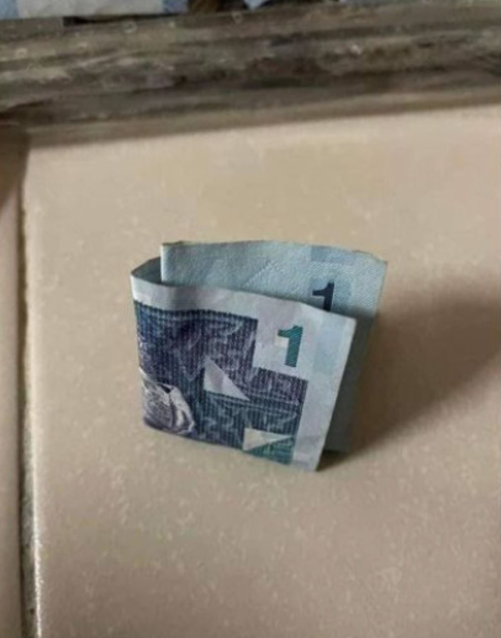 pemuda terkejut lihat rm50 dalam duit seringgit tabung surau, “seni bersedekah..”