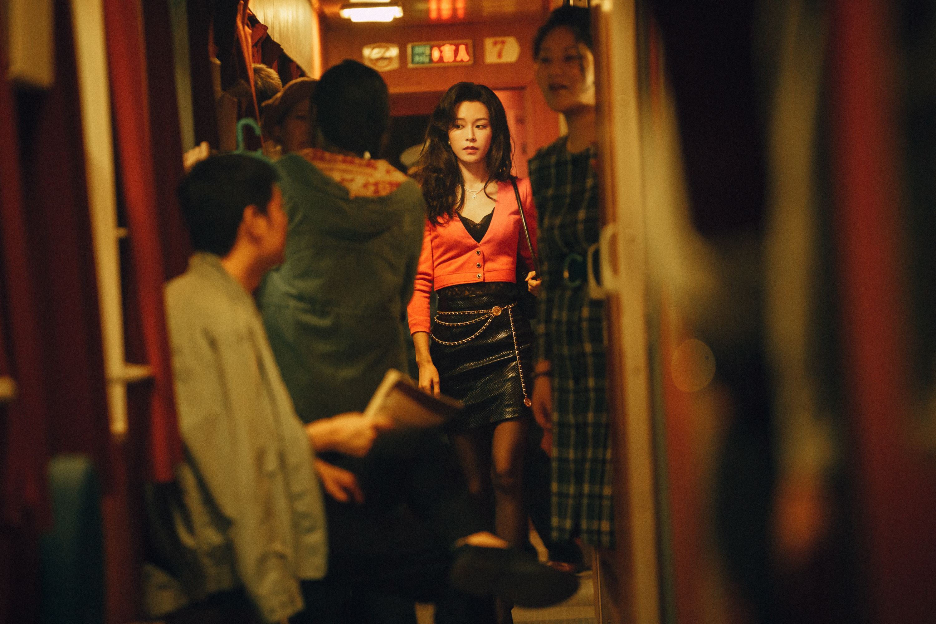 🎬电影《莫斯科行动》里的「踩盘女郎」文咏珊🌟继《消失的她》之后再现蛇蝎美人角色😍