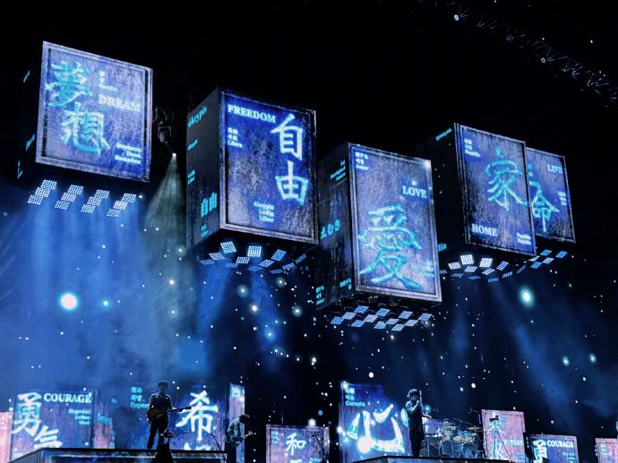 白鹿兑现应下的承诺🌟带闺蜜助理去看五月天演唱会🔥