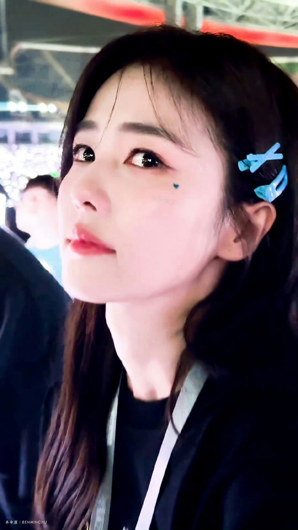 白鹿兑现应下的承诺🌟带闺蜜助理去看五月天演唱会🔥