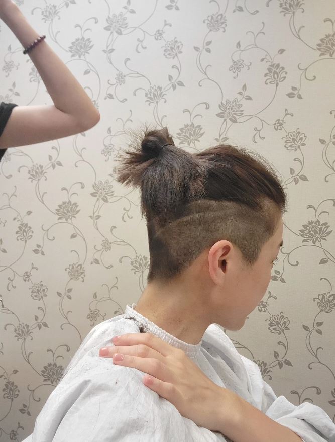 陈茵媺公开剪短发造型过程❗陈茵媺在新剧里为了家族乔装男生🔥