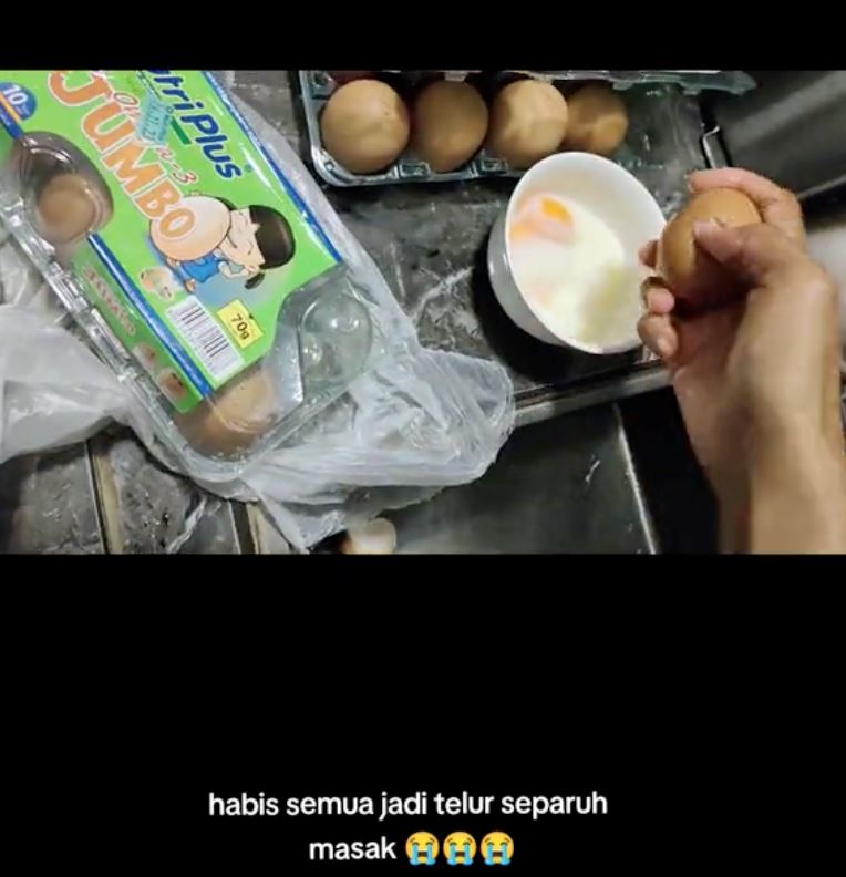 wanita tertinggal telur dalam kereta di melaka, habis jadi telur separuh masak [video]