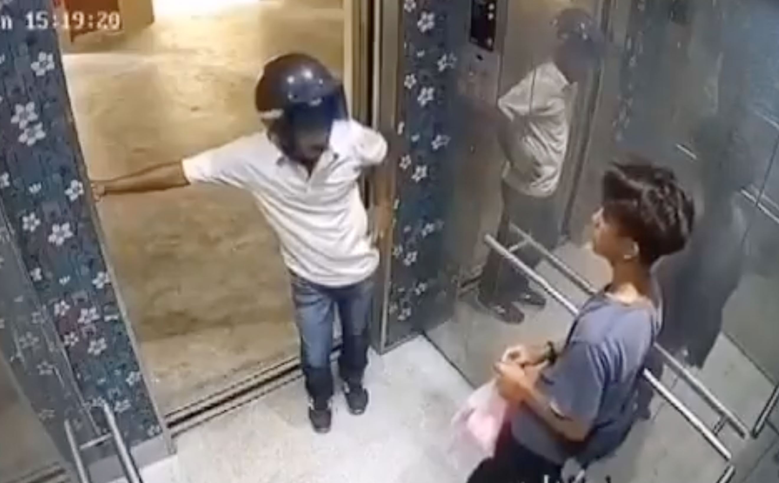 disturbing video captures robber trapping teen in johor apartment elevator for theft