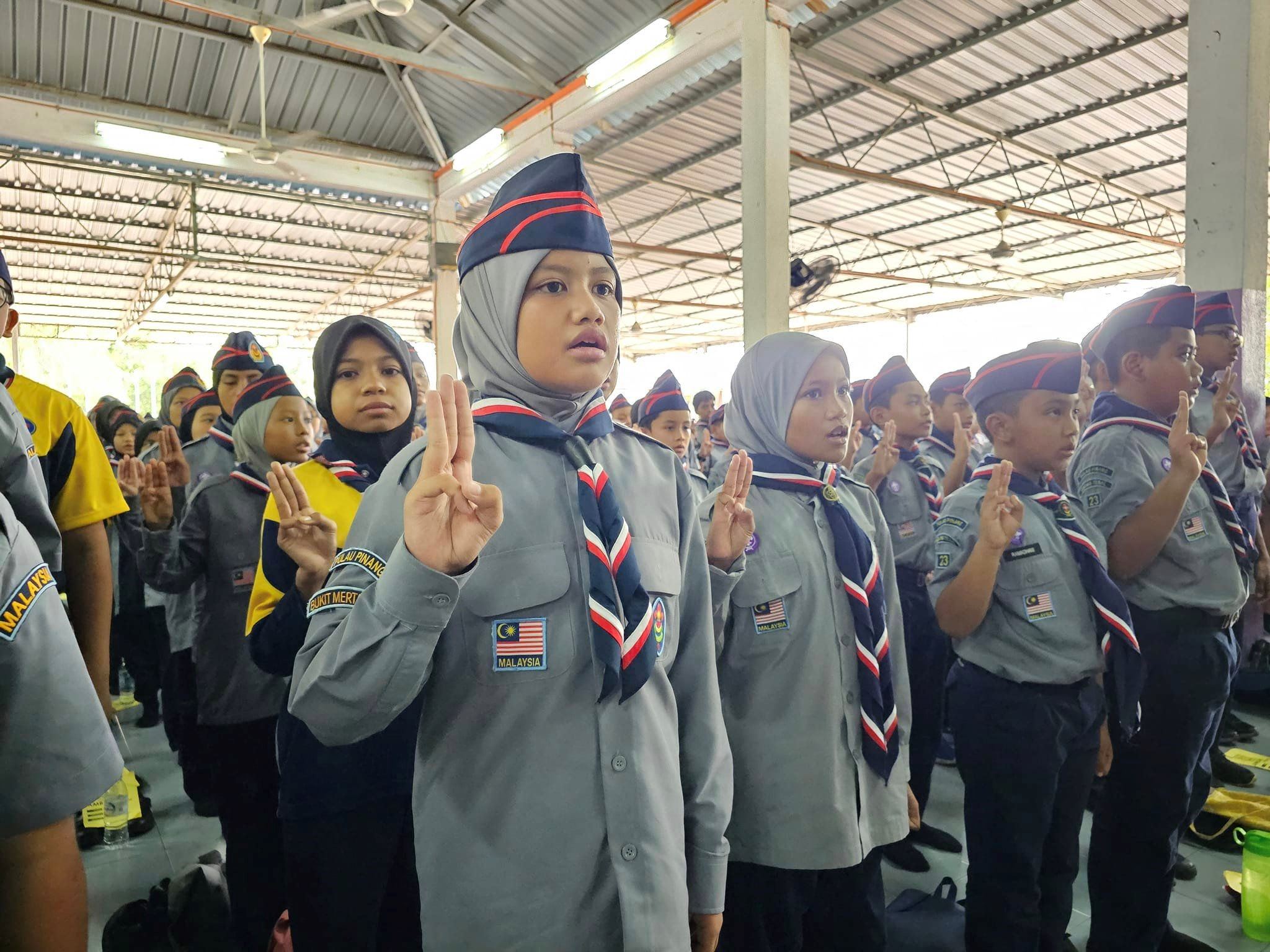 pengakap perkenal seragam baru lepas 115 tahun, netizen berbeza pendapat