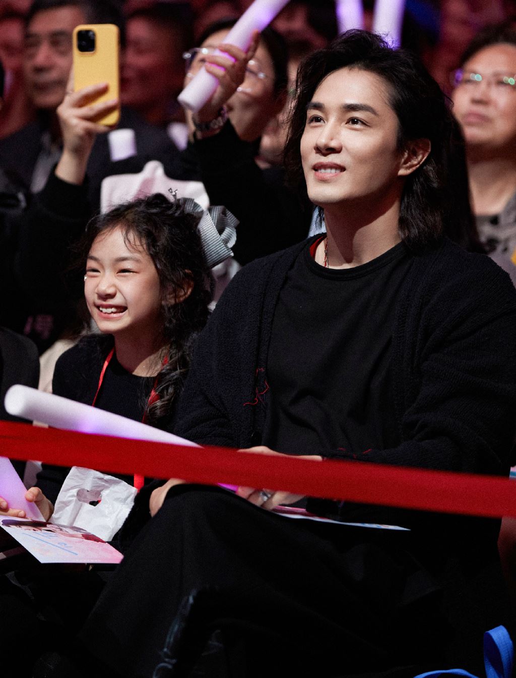 女儿lucky现身戚薇演唱会❗五官眉眼越来越像爸爸李承铉🌟