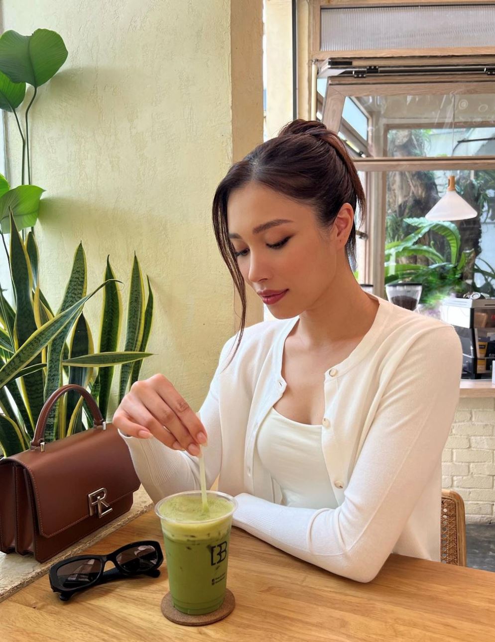 zahirah macwilson akhirnya padam foto bersama gal gadot