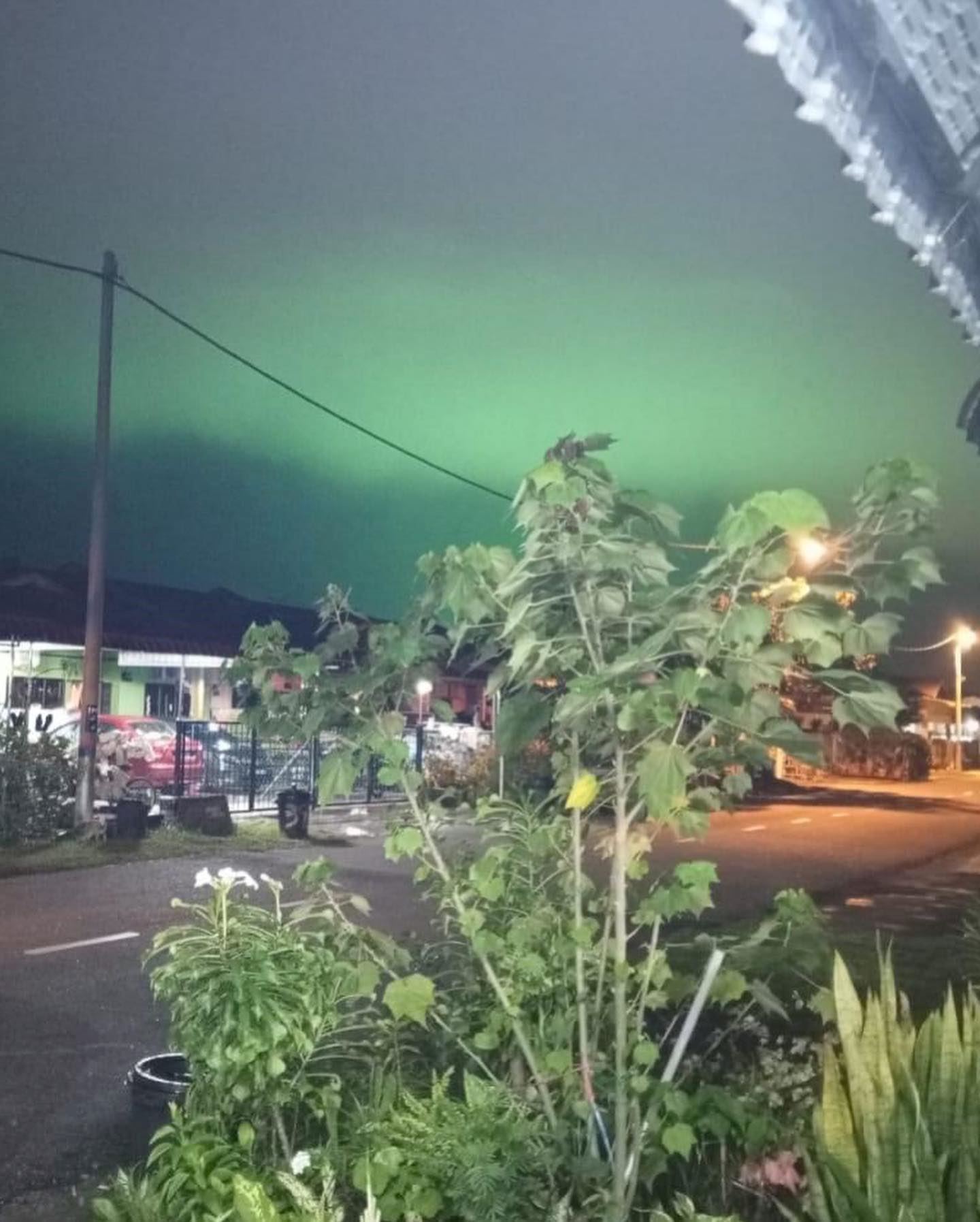 penduduk sabak bernam gempar langit tiba-tiba bertukar hijau