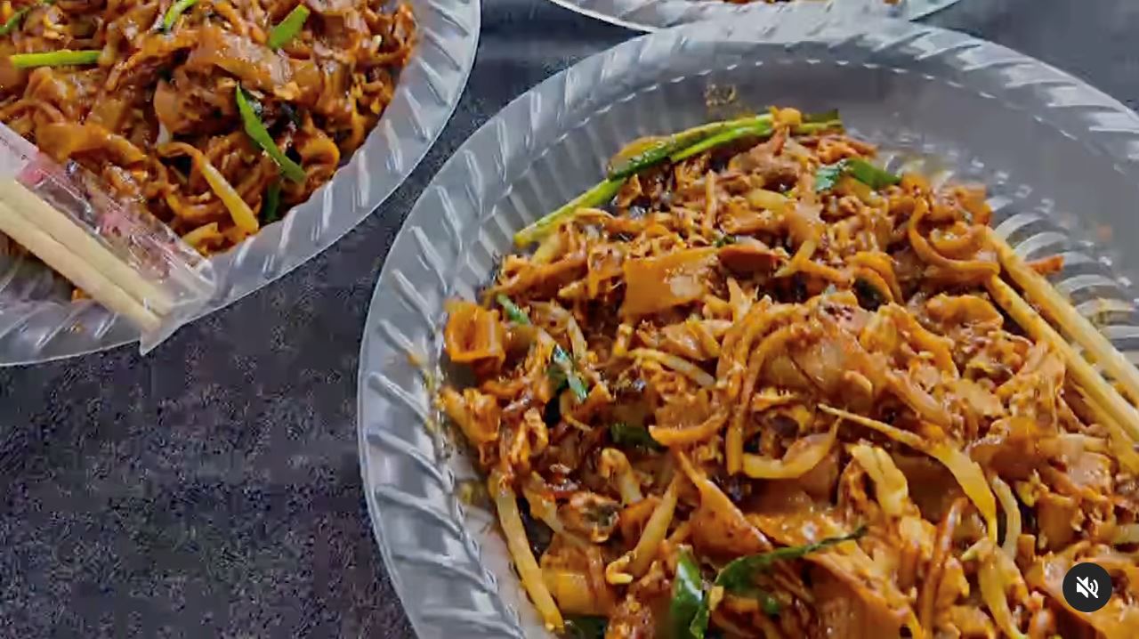 👨‍🍳林峰佘诗曼变大厨❗初体验当街拿锅铲炒粿条🔥