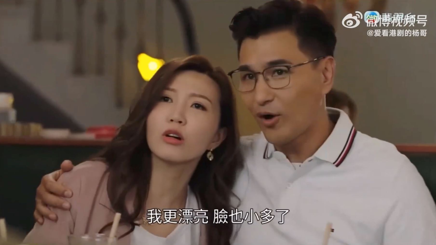 港剧《香港人在北京》徐港仁赞海伦比吴若希脸更小❗还笑称得一首《越难越爱》🤣论自黑tvb还是非常专业的