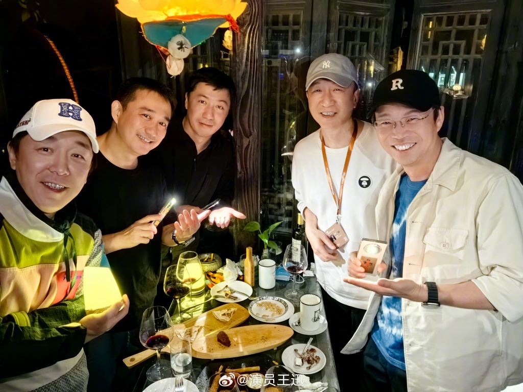 极限男人帮乌镇聚餐❗黄渤张艺兴黄磊亲密合照💗
