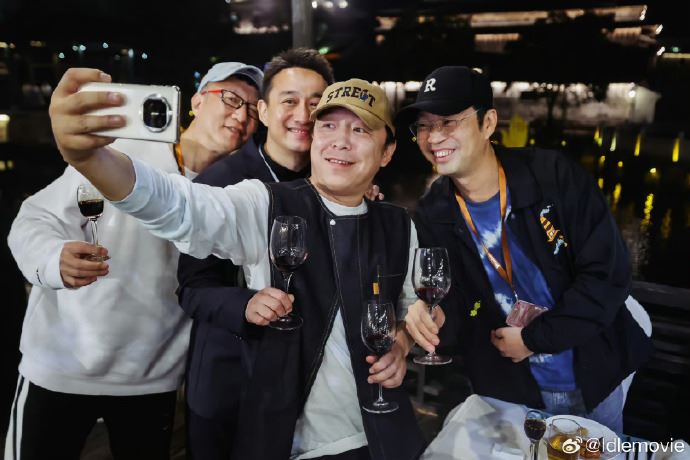极限男人帮乌镇聚餐❗黄渤张艺兴黄磊亲密合照💗