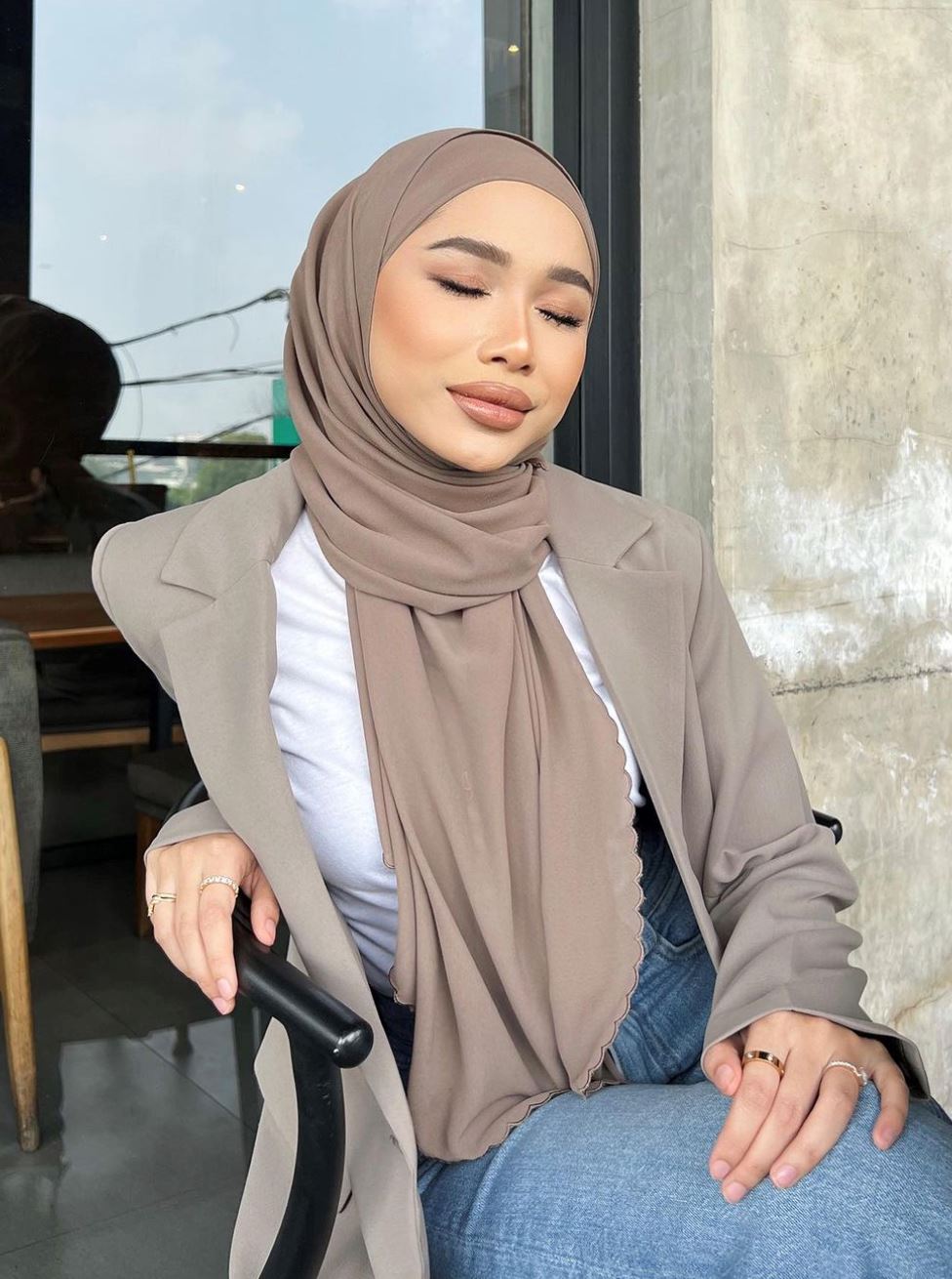 wajah disamakan dengan usahawan kosmetik popular? ini respon iman troye