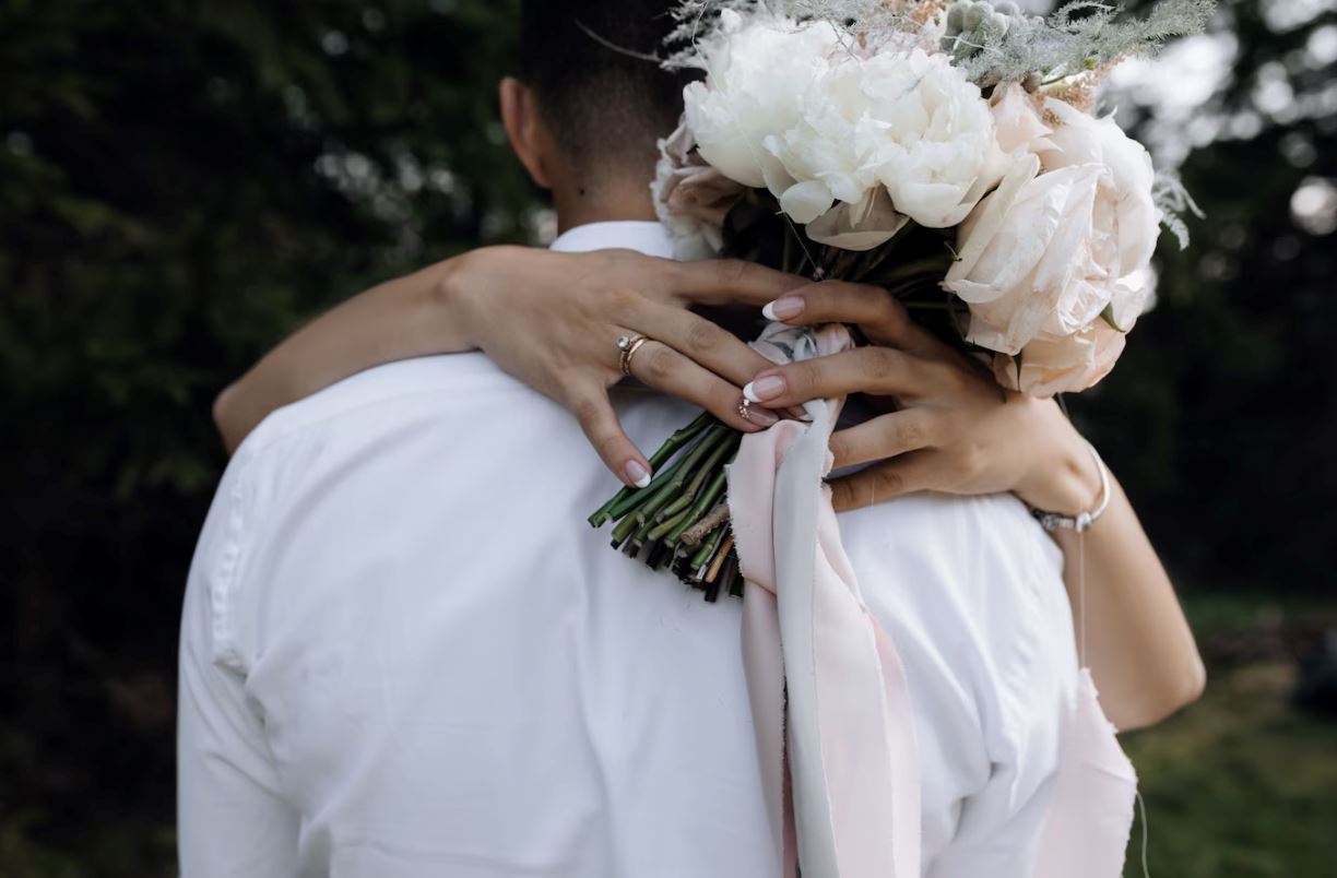 pengantin lelaki lari, pengantin perempuan nikahi bakal bapa mentua sendiri