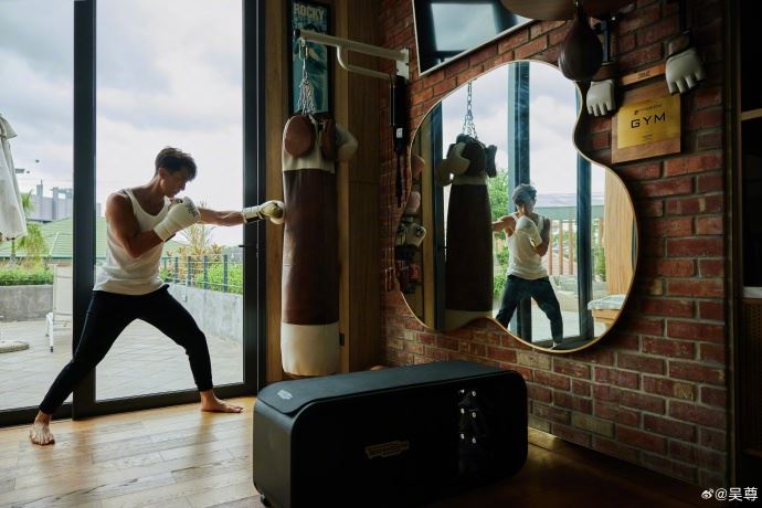 吴尊公开文莱豪宅❗由本人亲自设计且泳池拥有旋转滑梯🛝