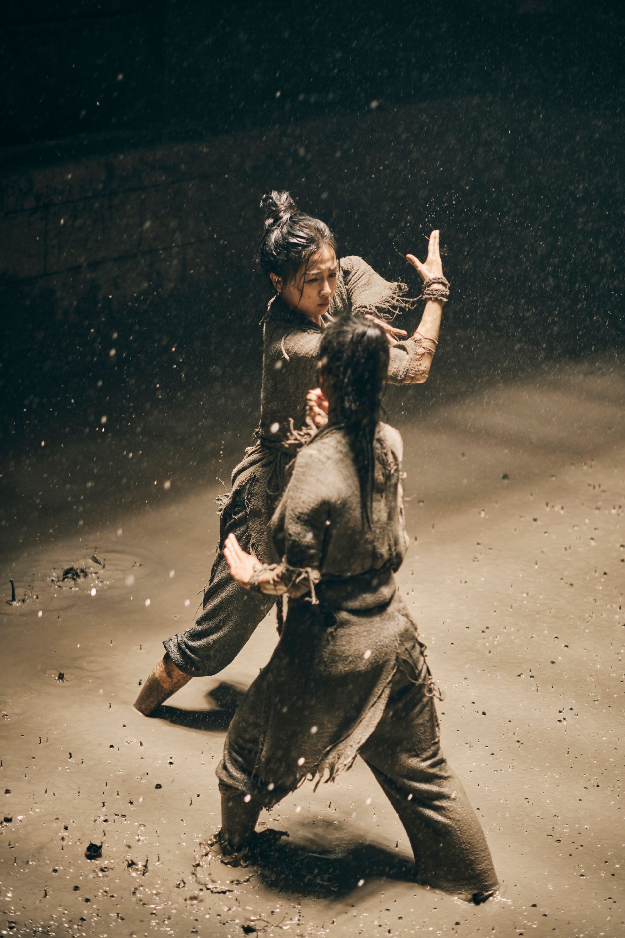 虞书欣完全没偶像包袱❗拍摄电视剧《云之羽》整张脸被按进泥浆里🔥