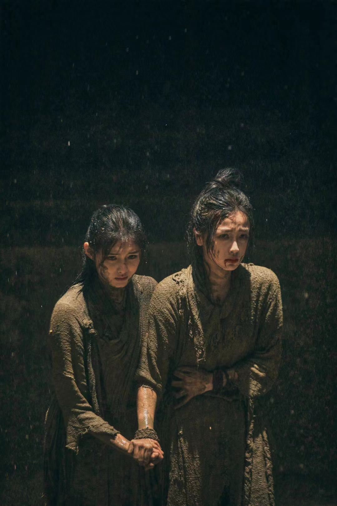 虞书欣完全没偶像包袱❗拍摄电视剧《云之羽》整张脸被按进泥浆里🔥