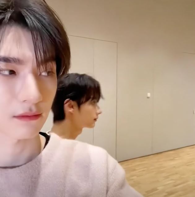 林一与seventeen成员文俊辉同框合影❗俩人一起大跳抖音神曲《我姓石》🔥