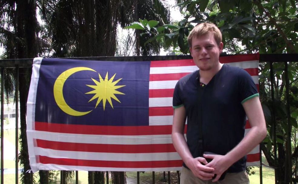 mat salleh youtuber, rhys william celebrates 11 years living in malaysia on merdeka day!