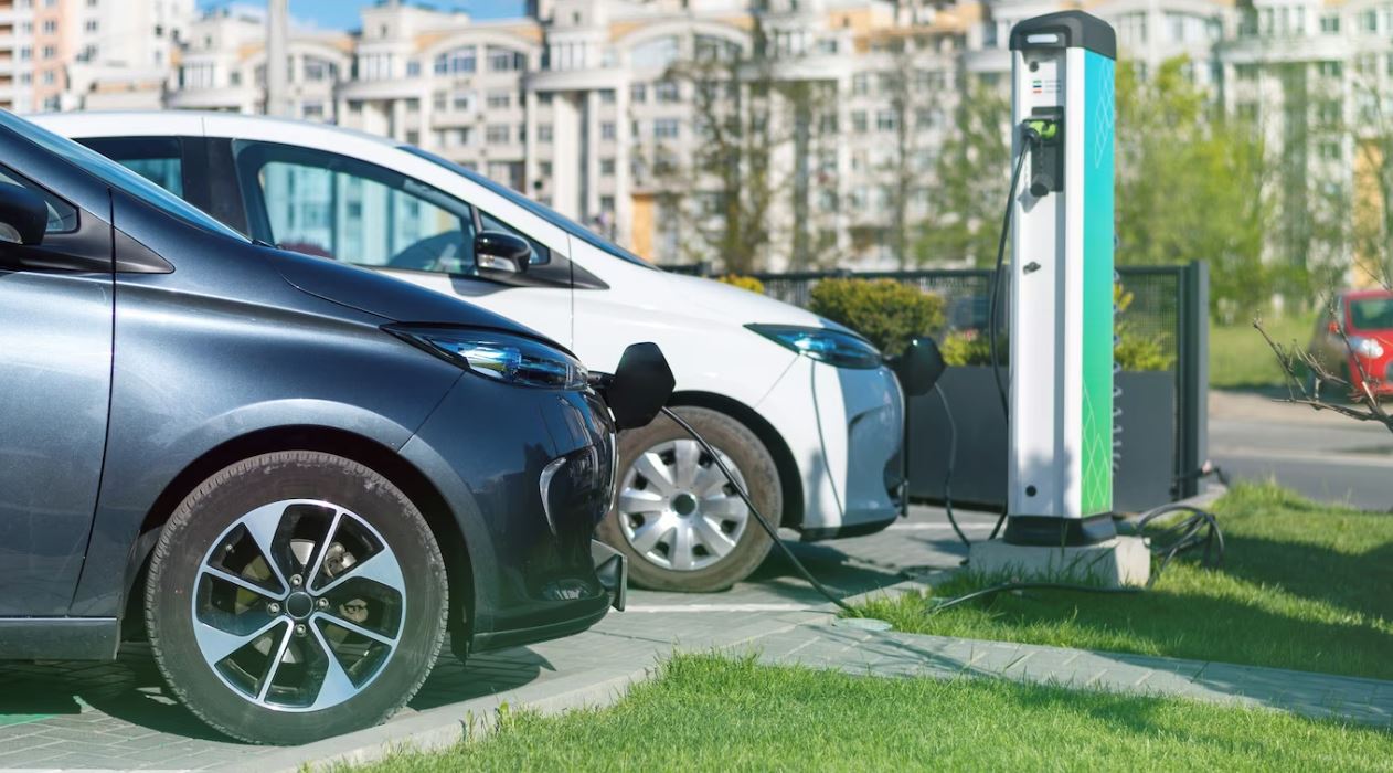 sebelum beli kereta elektrik, lihat dulu di mana tempat caj terdekat anda. ini caranya!