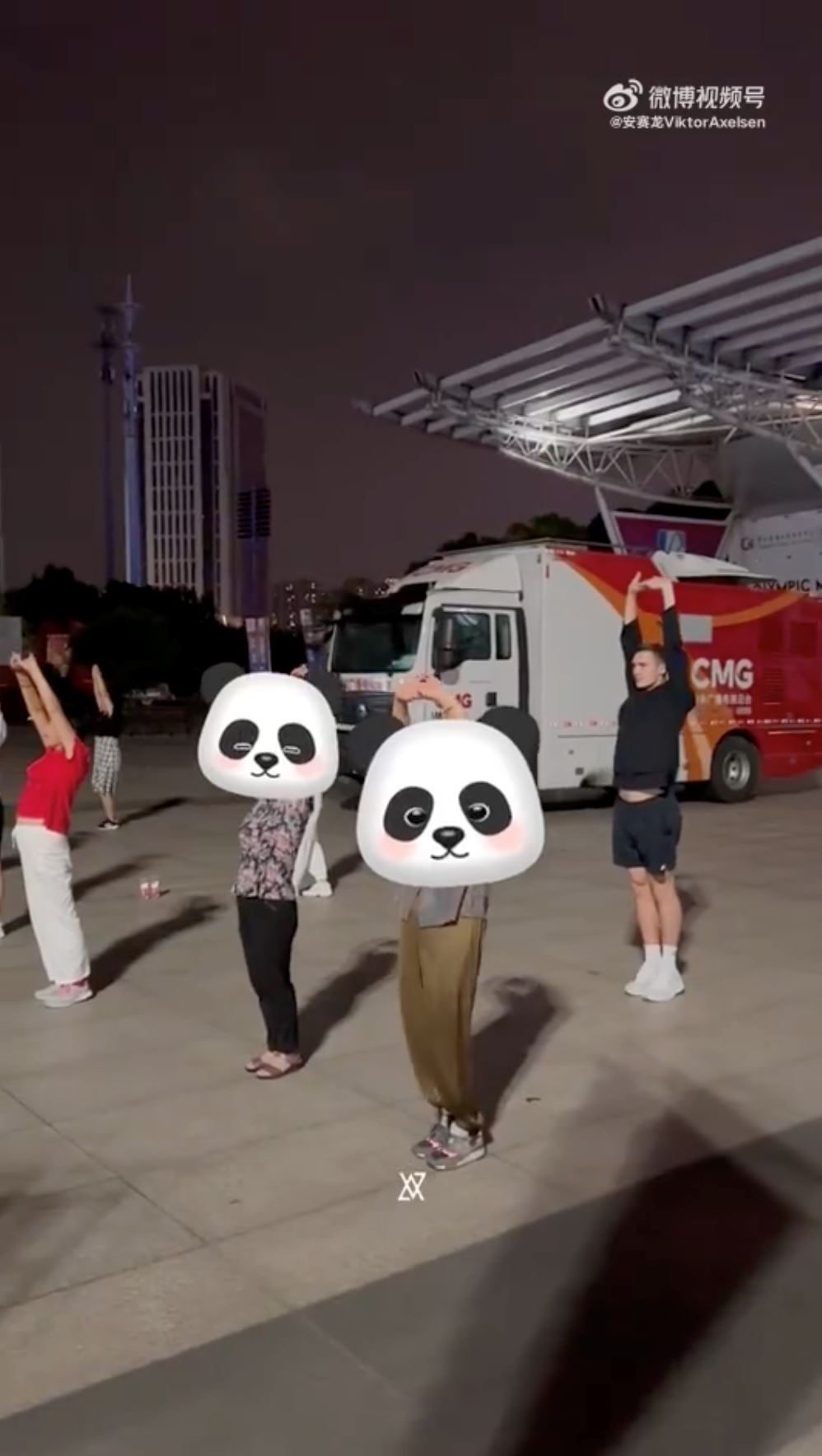 丹麦羽球男单安赛龙跳广场舞❗问粉丝自己能去参加披荆斩棘吗🤣