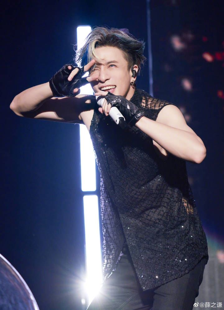 薛之谦紧急取消成都站演唱会❗高烧39度 扁桃体严重发炎😲