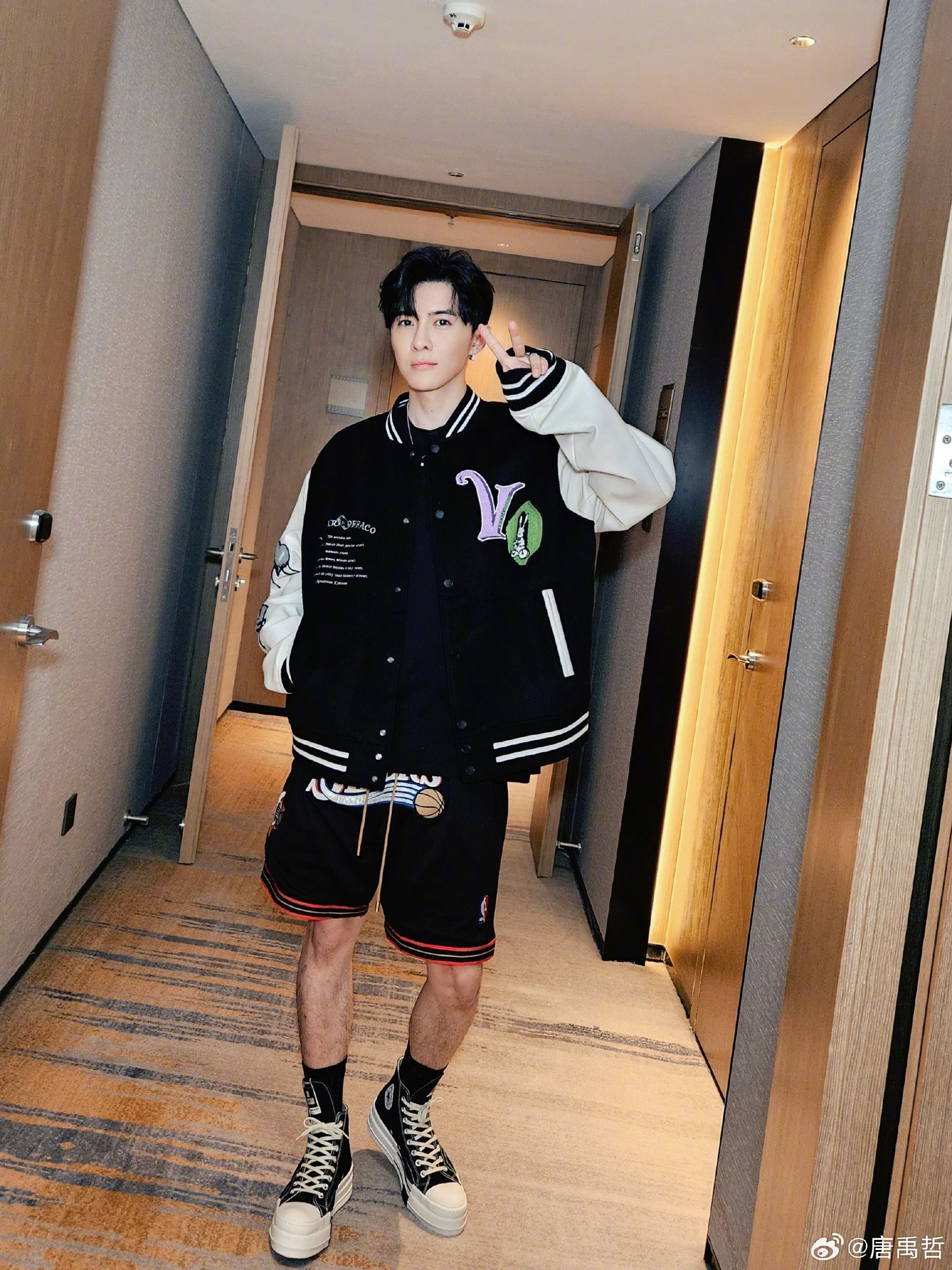 唐禹哲在《团建不打烊》里无实物表演❗张栋梁笑称现在看回去古早剧觉得好尴尬🤣