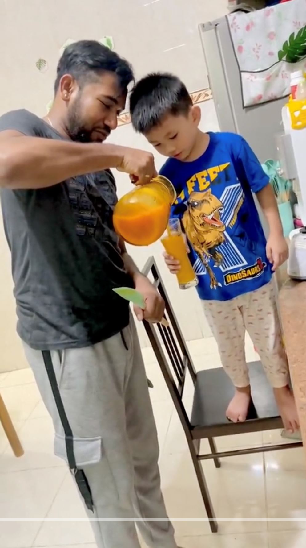 【附视频】华裔男童说tamil超流畅！与印裔邻居无障碍沟通！