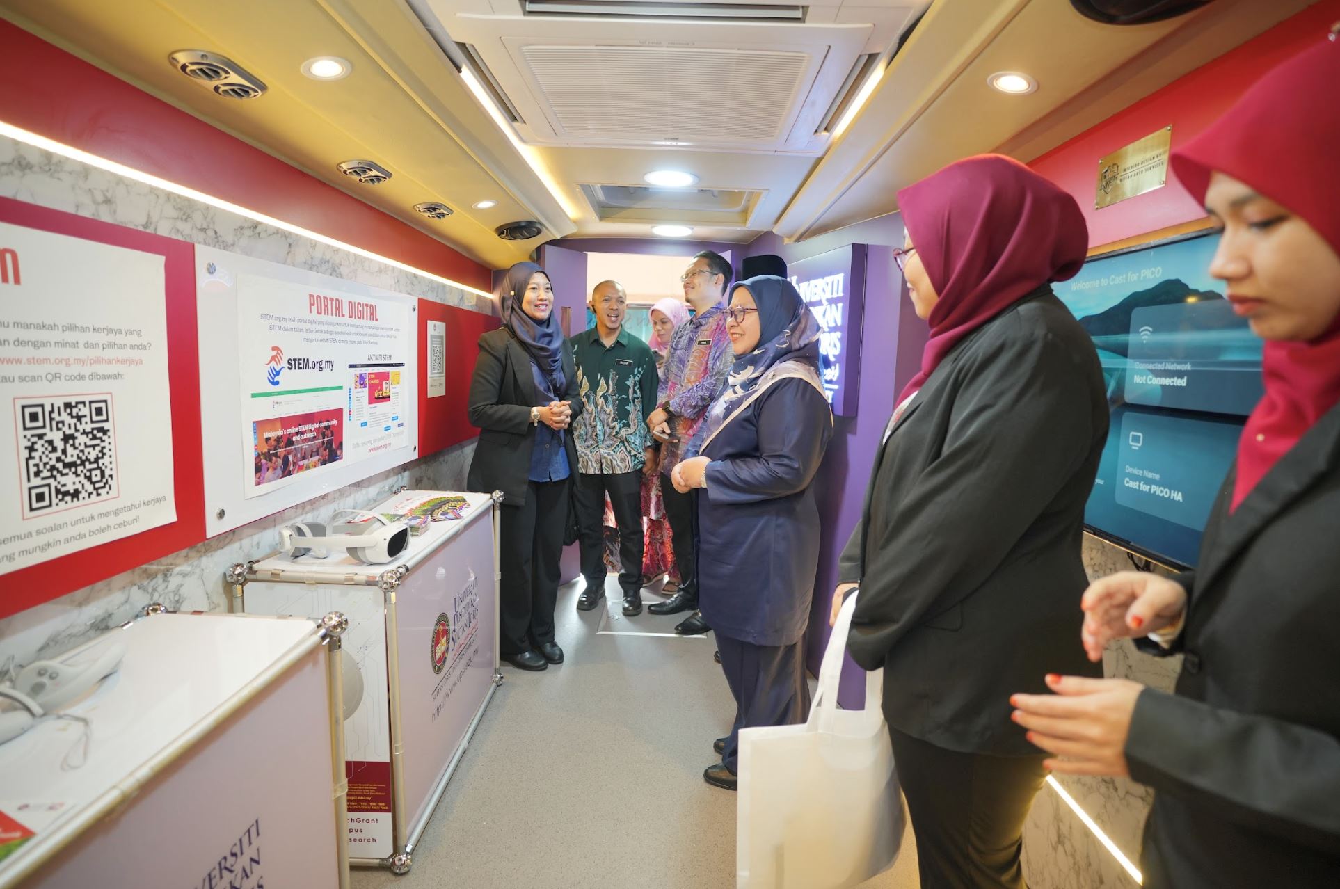 ke arah pelajar celik teknologi, 100 guru terpilih jalani latihan guru tm future skills