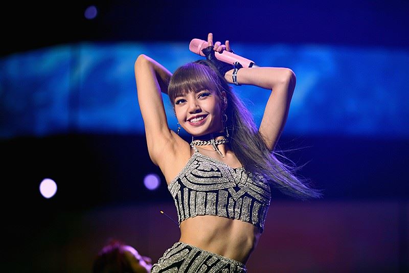 blackpink解散倒数中？爆lisa转签美国公司！