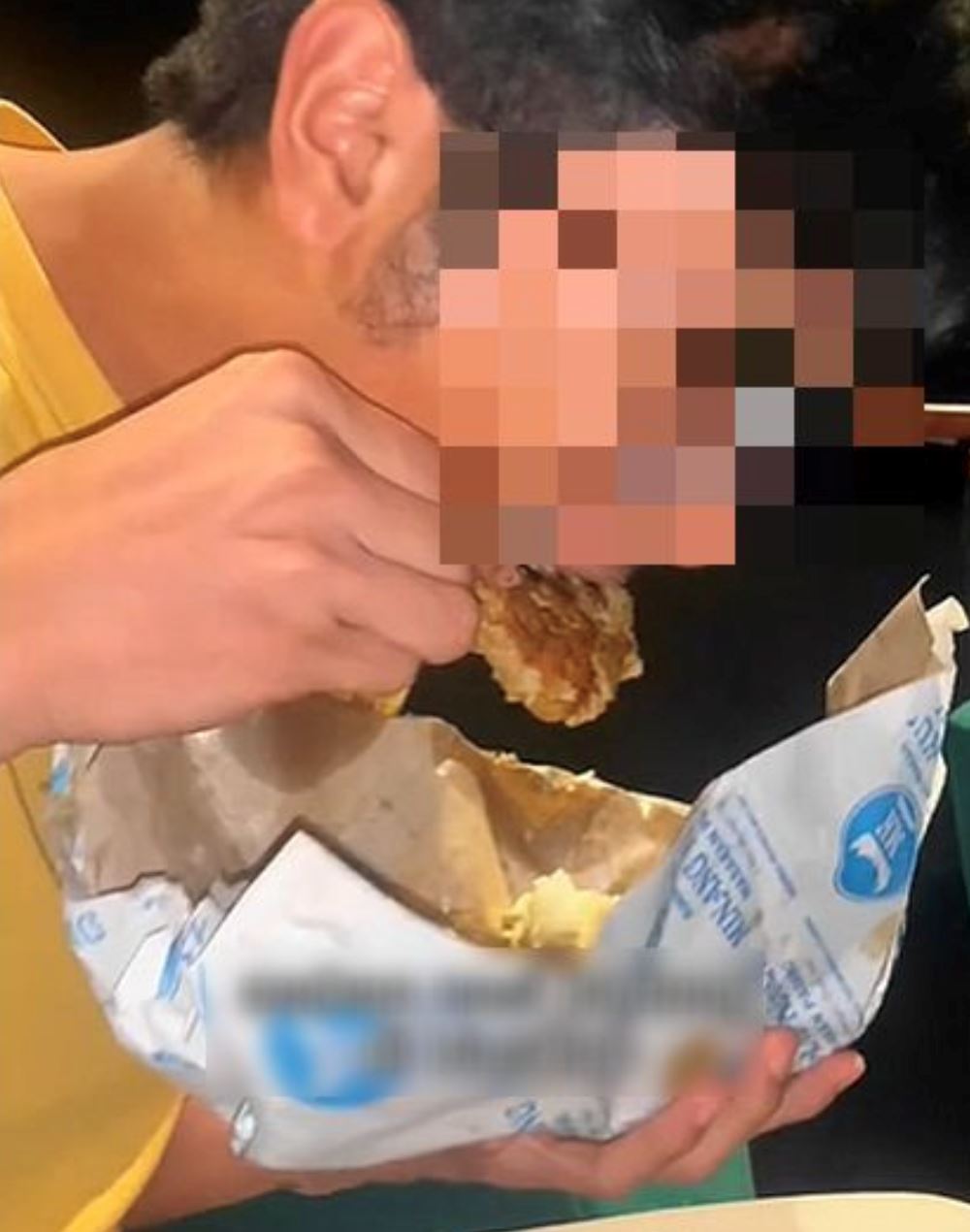 tiktoker buat content makan nasi berlauk dalam wayang raih kecaman