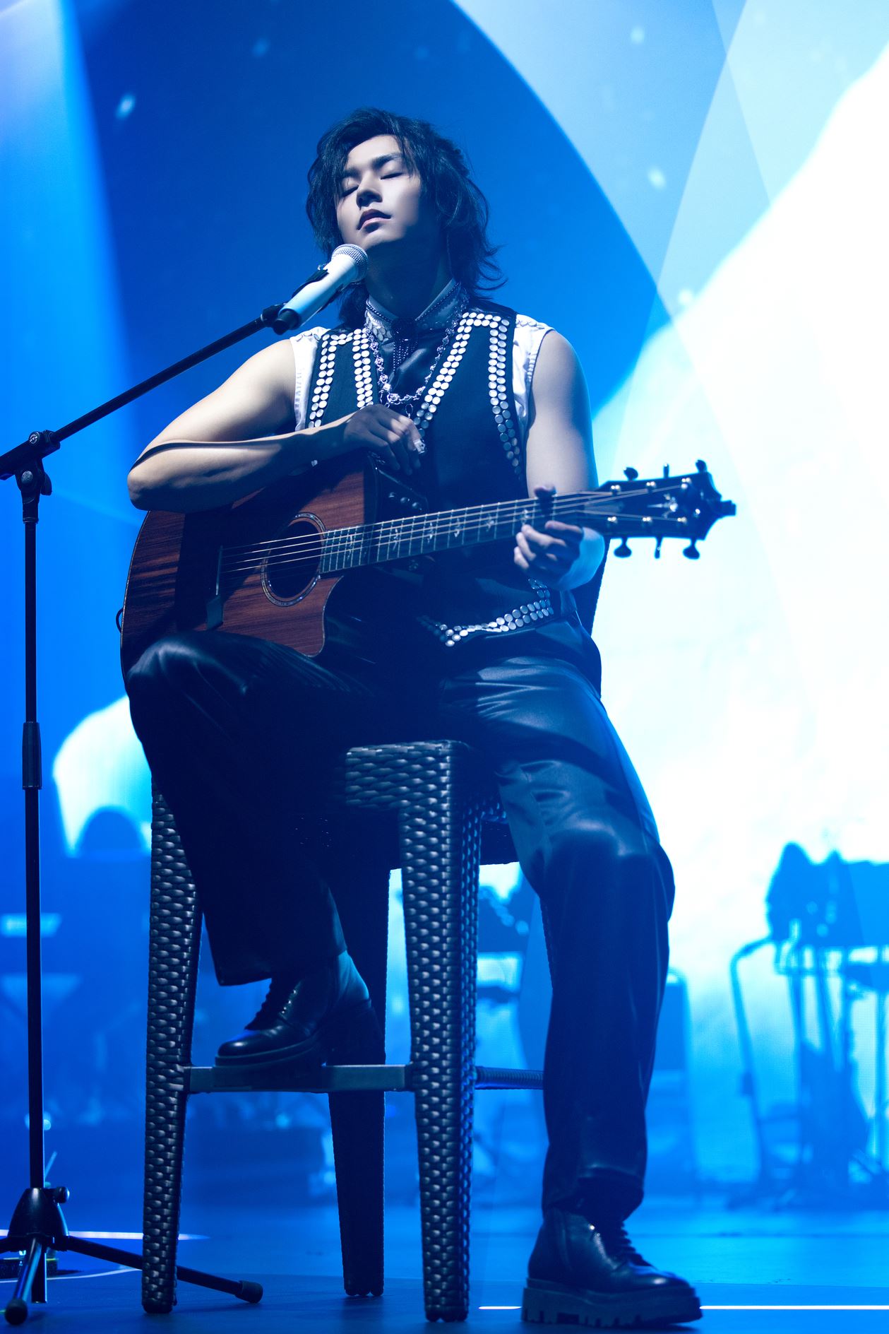 张哲瀚重现“周子舒“造型 ❗感性吐露心声想重返大荧幕💞