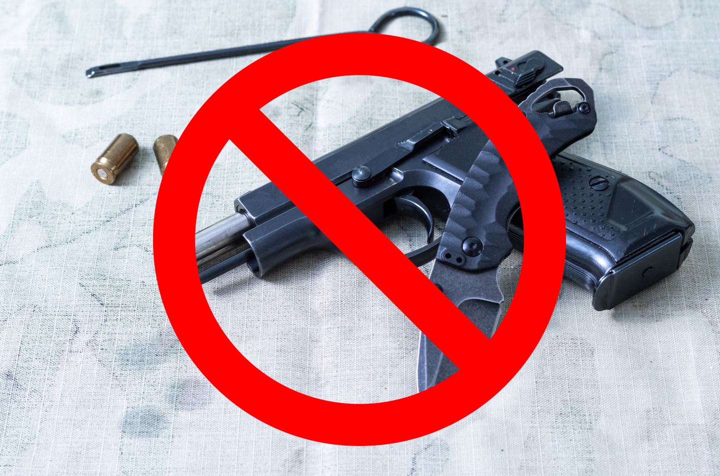 miliki pistol mainan juga satu jenayah