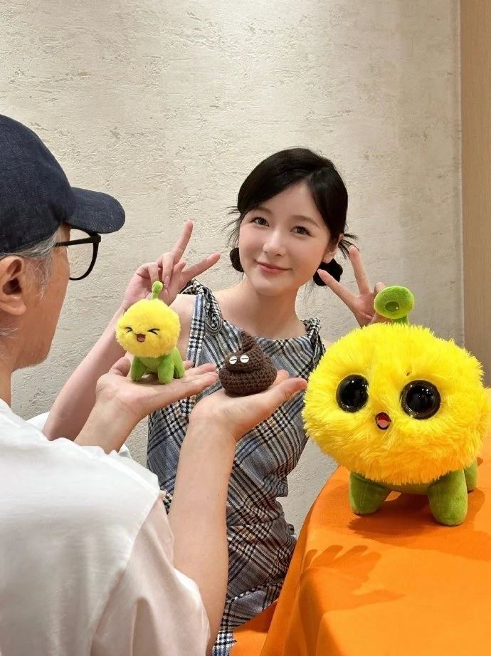 🎬电影《长江七号》“父子”周星驰和徐娇再次同框合影❗周导称长江七号周小狄居然变靓女🤩