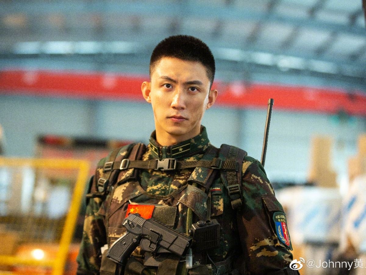 黄景瑜5年内当8次兵❗被称为在娱乐圈服兵役的男人🔥