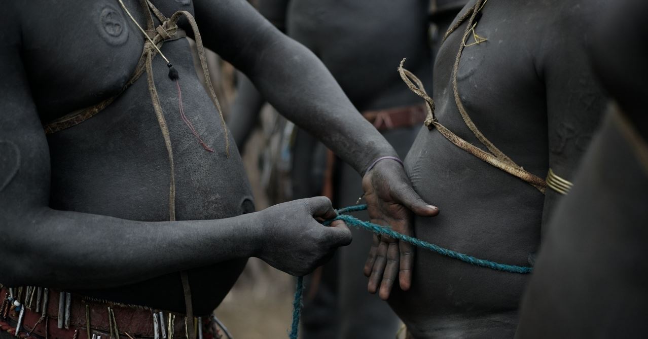 puak ini cari lelaki paling buncit dalam acara tahunan mereka