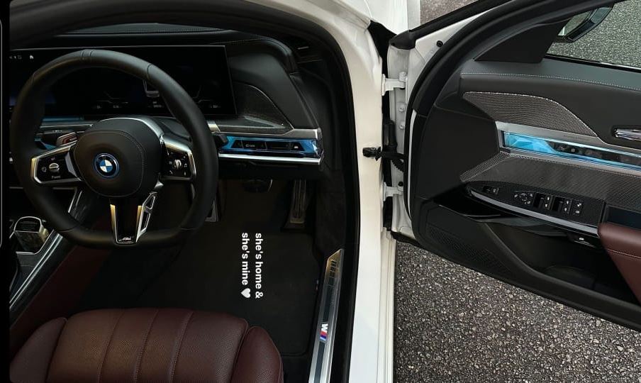 ameera khan tayang kereta baru jenis bmw i7, “bukan saya beli tapi..”