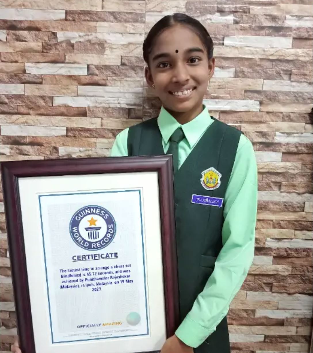 pelajar malaysia ini cipta rekod dunia susun catur dengan mata tertutup [video]